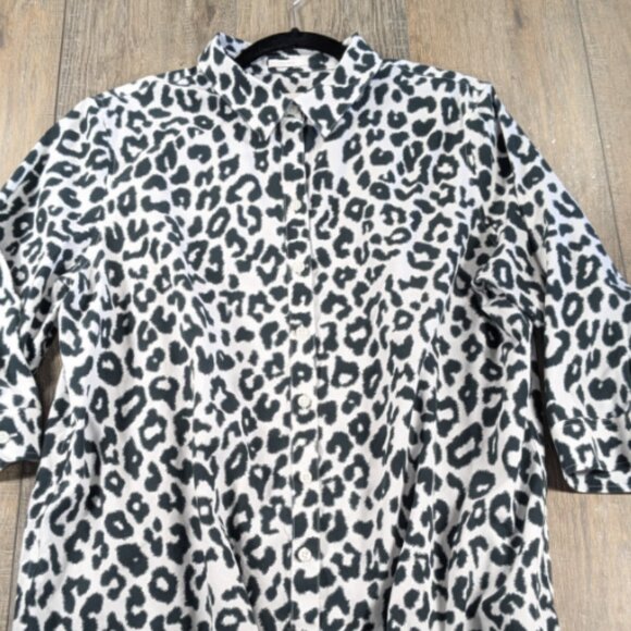 Chicos Top Womens XL Black White Leopard Print Button Up Non Iron 3/4 Sleeve - Picture 1 of 10